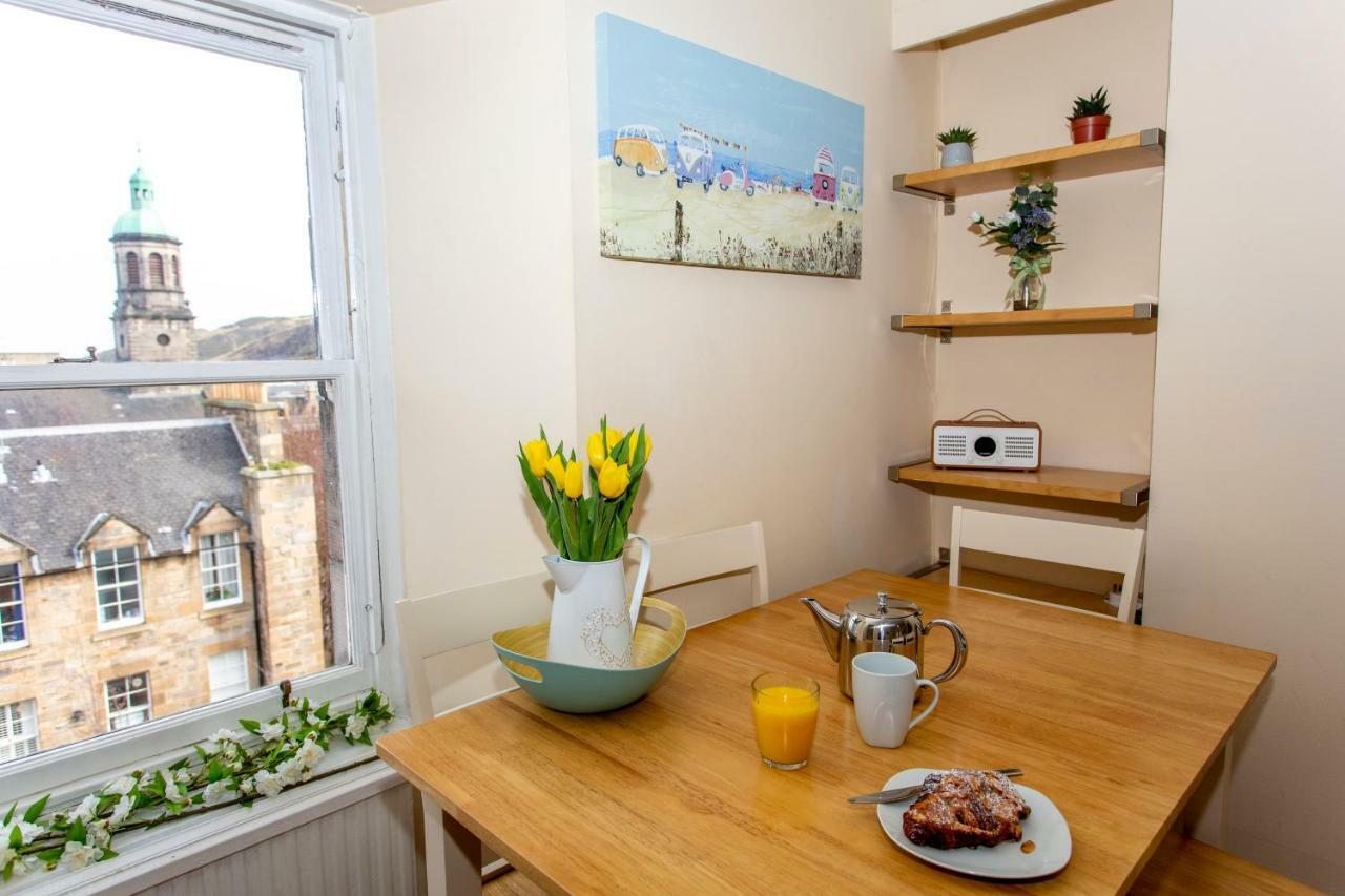 Spacious 2 Bed Apartment In The Heart Of Old Town Edimburgo Esterno foto