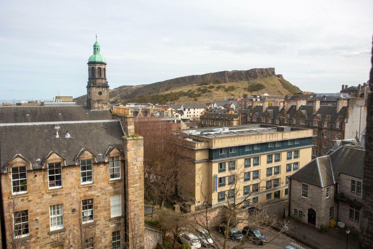 Spacious 2 Bed Apartment In The Heart Of Old Town Edimburgo Esterno foto