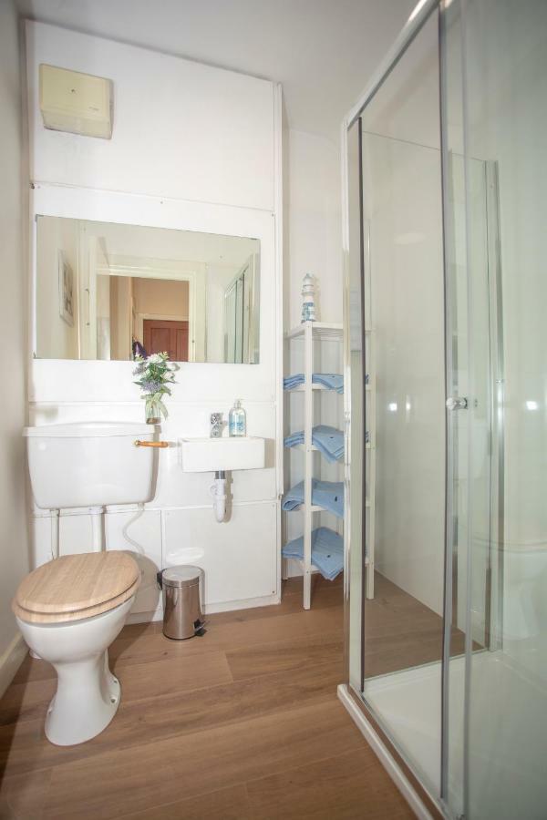 Spacious 2 Bed Apartment In The Heart Of Old Town Edimburgo Esterno foto