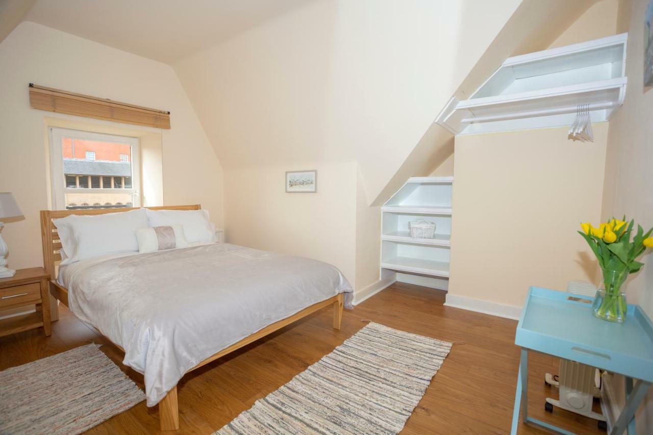 Spacious 2 Bed Apartment In The Heart Of Old Town Edimburgo Esterno foto